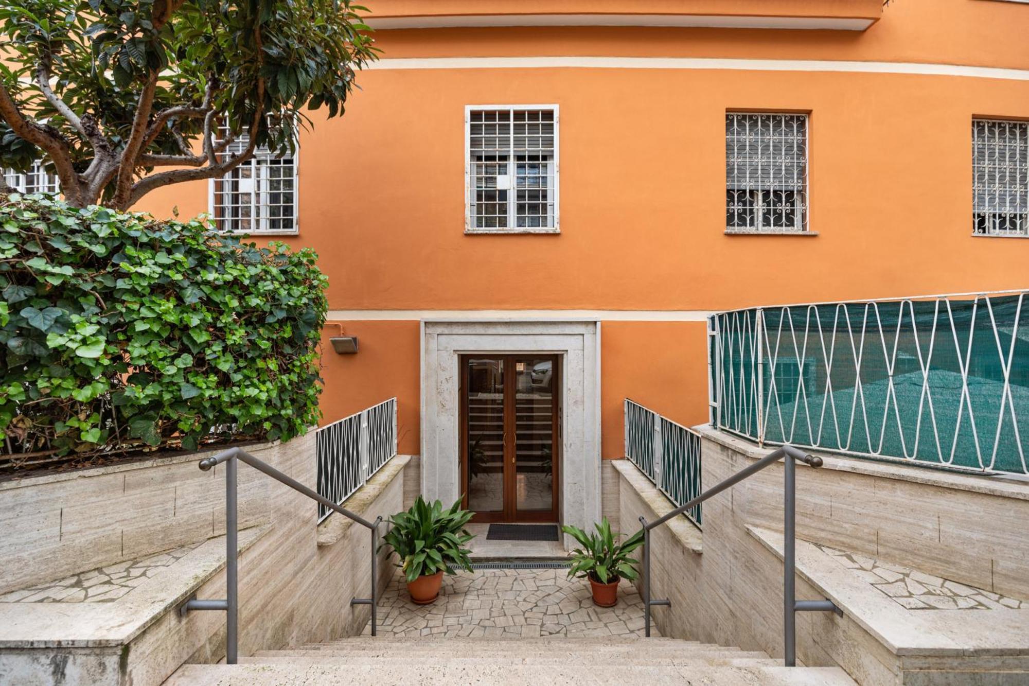 Apartamento Beautiful Charming Garden Near St Peter Roma